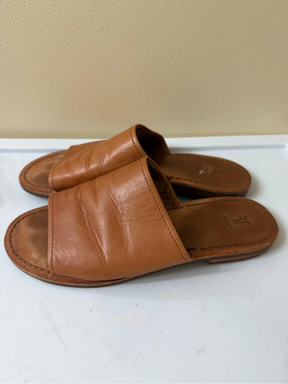 Frye 8.5 Leather Slide Sandal Boho Minimalist Preppy California Coastal Neutral